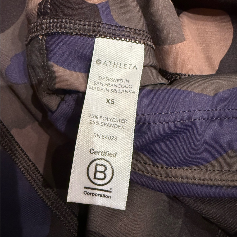 Athleta Ultimate Stash Printed 7/8 Tight Camo Size:XS Like New - Picture 7 of 10